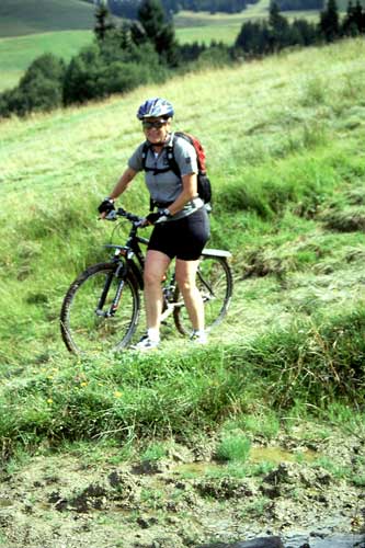 Downhill &uuml;ber die morastige Wiese